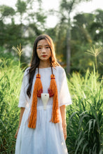 Load image into Gallery viewer, Goulu statement organge jute and conch necklace