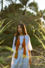 Load image into Gallery viewer, Goulu statement organge jute and conch necklace
