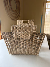 Load image into Gallery viewer, Book/magazine holder in wave form made of banana fibre
