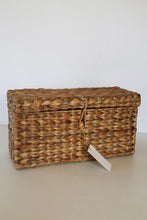 Load image into Gallery viewer, RUNWAY HANDMADE HAMPER
