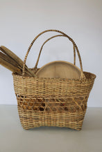 Load image into Gallery viewer, Runway Handmade hamper
