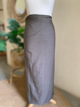 Load image into Gallery viewer, Runway Handloom Mekhala
