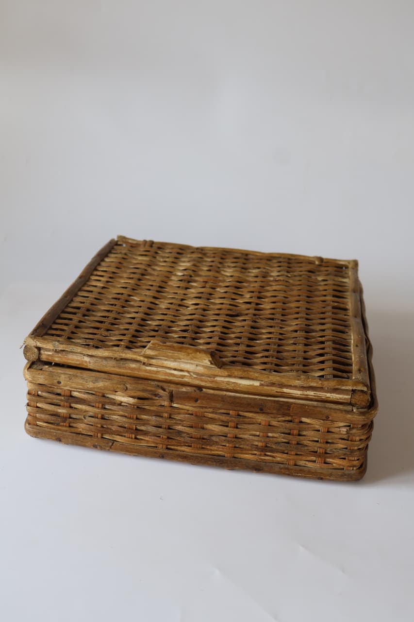 CANE BASKET WITH LID