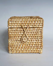 Load image into Gallery viewer, Water Hyacinth Tissue Box Cover
