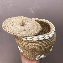 Load image into Gallery viewer, Banana fibre Basket With Lid &amp; Cowrie Shell
